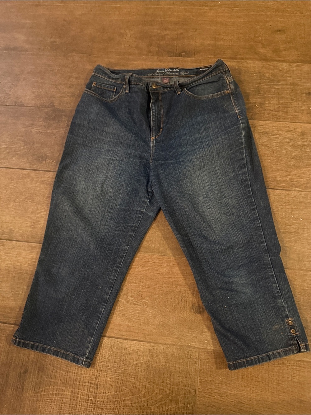 Gloria Vanderbilt Dark Blue Cropped Capri Jeans.  Size 12.  Slightly Used.